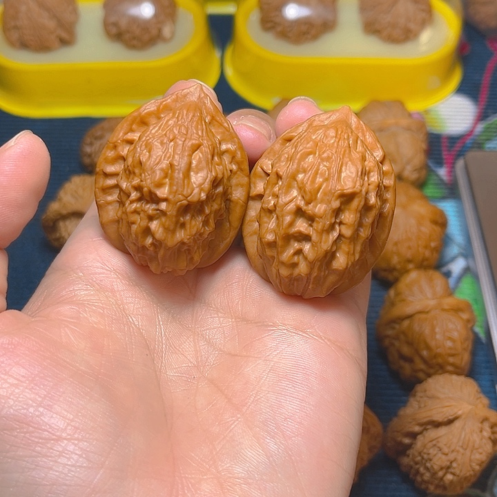 文玩核桃吊坠大红袍