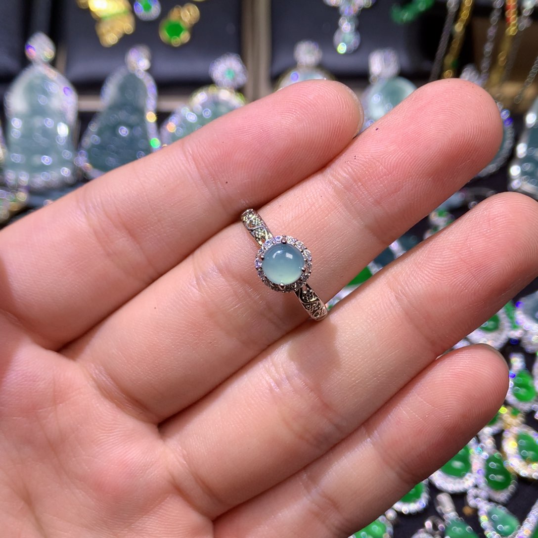 翡翠未镶嵌颈饰765666777567788