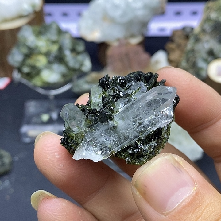 *****有机玻璃精品巴基斯坦绿莲石水晶共生169