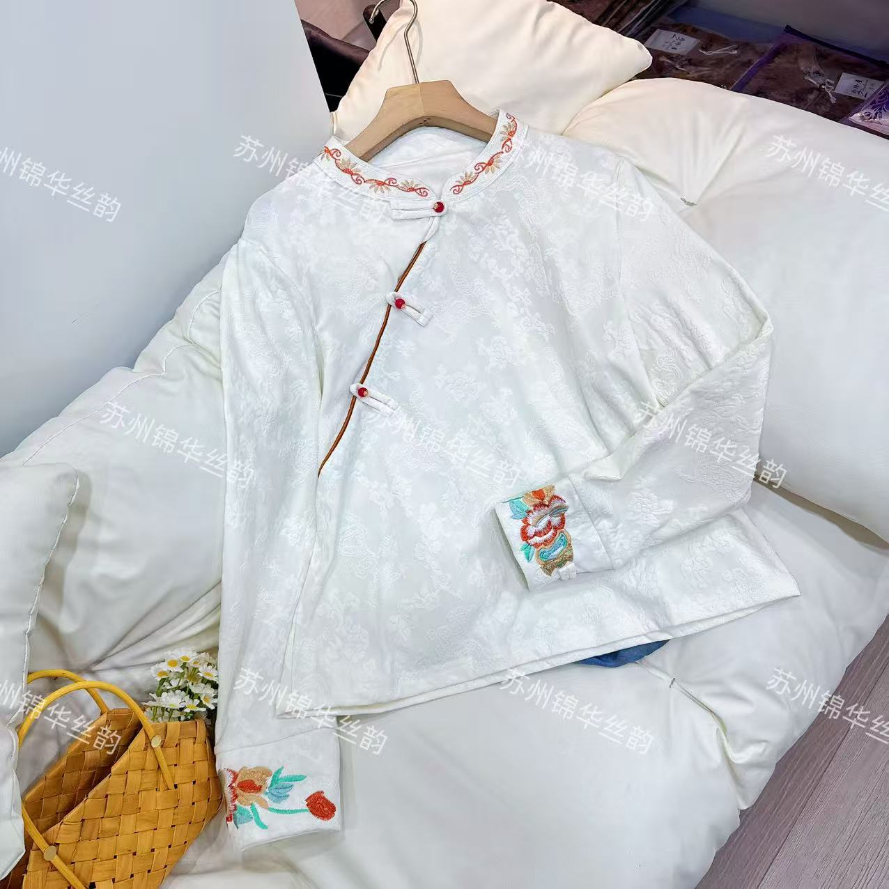 【绣花】花纹斜襟长袖方领套头长袖上衣刺绣打底衫MJ43