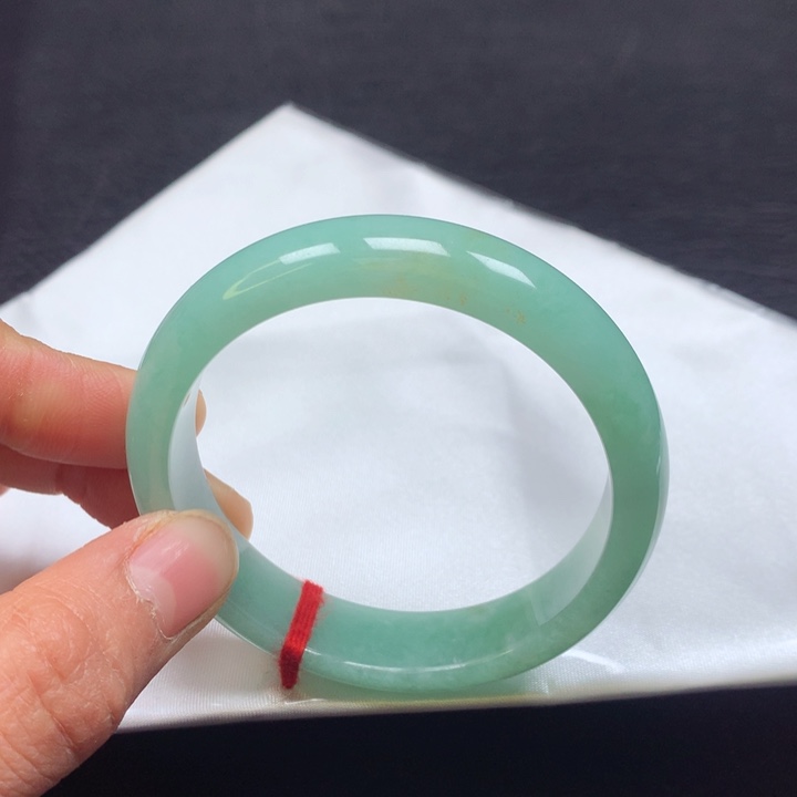 翡翠手镯未镶嵌53圈