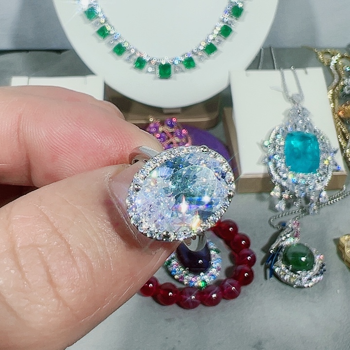 红宝石颈饰未镶嵌