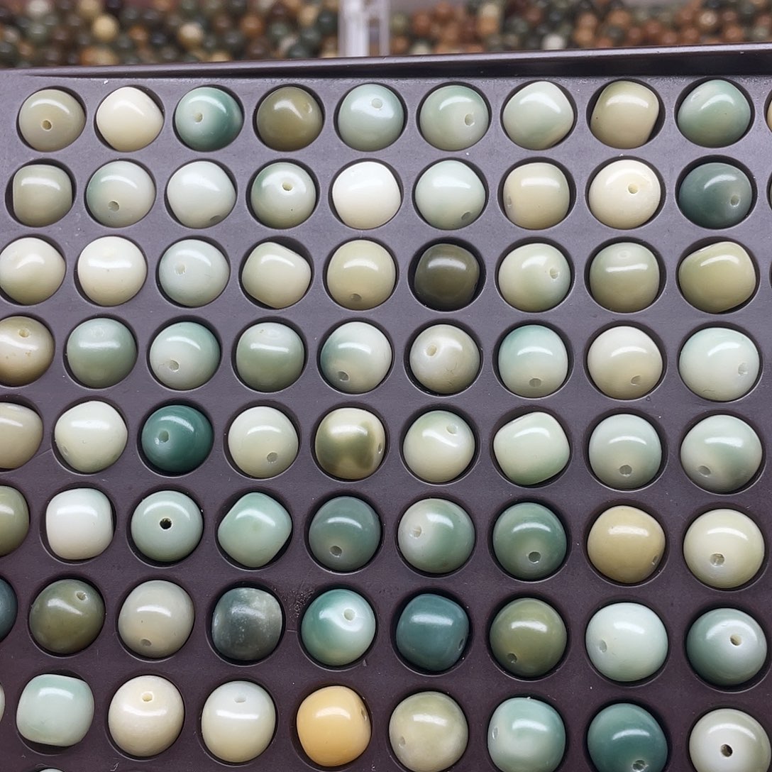 吊坠白玉菩提12微瑕绿飘花桶110颗