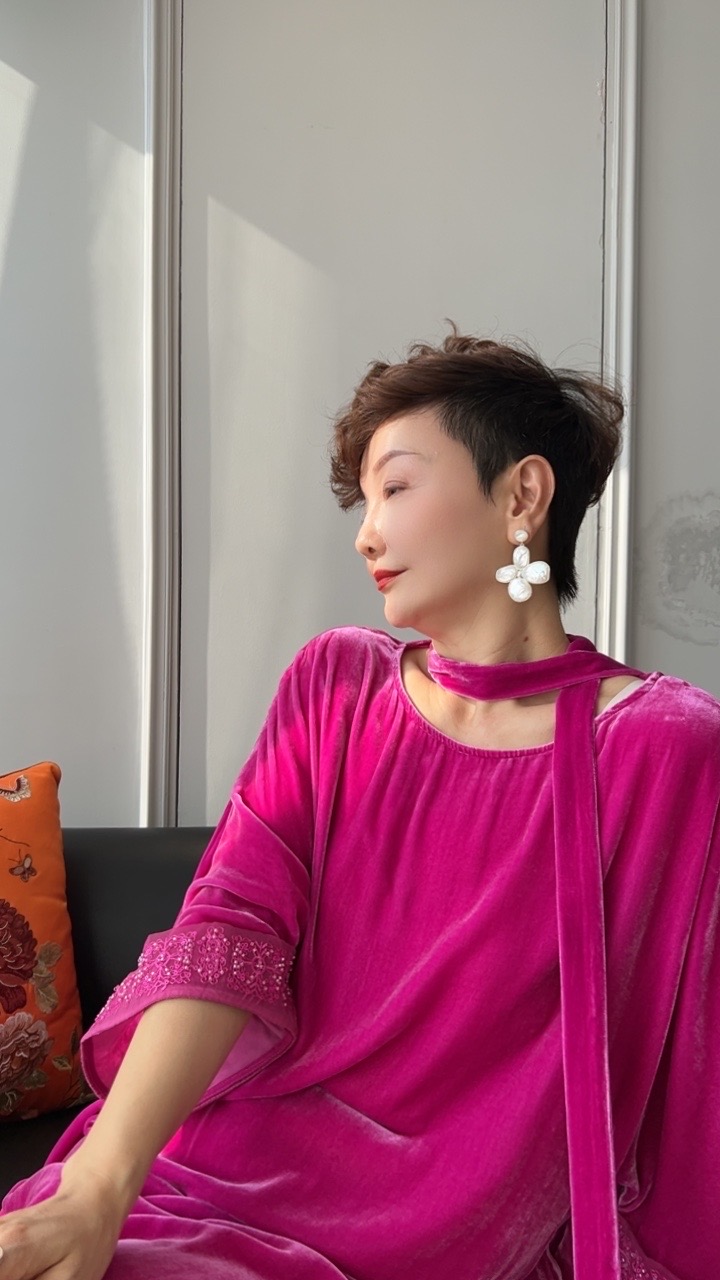 轻奢感宽松型落肩袖中式钉珠连衣裙1082