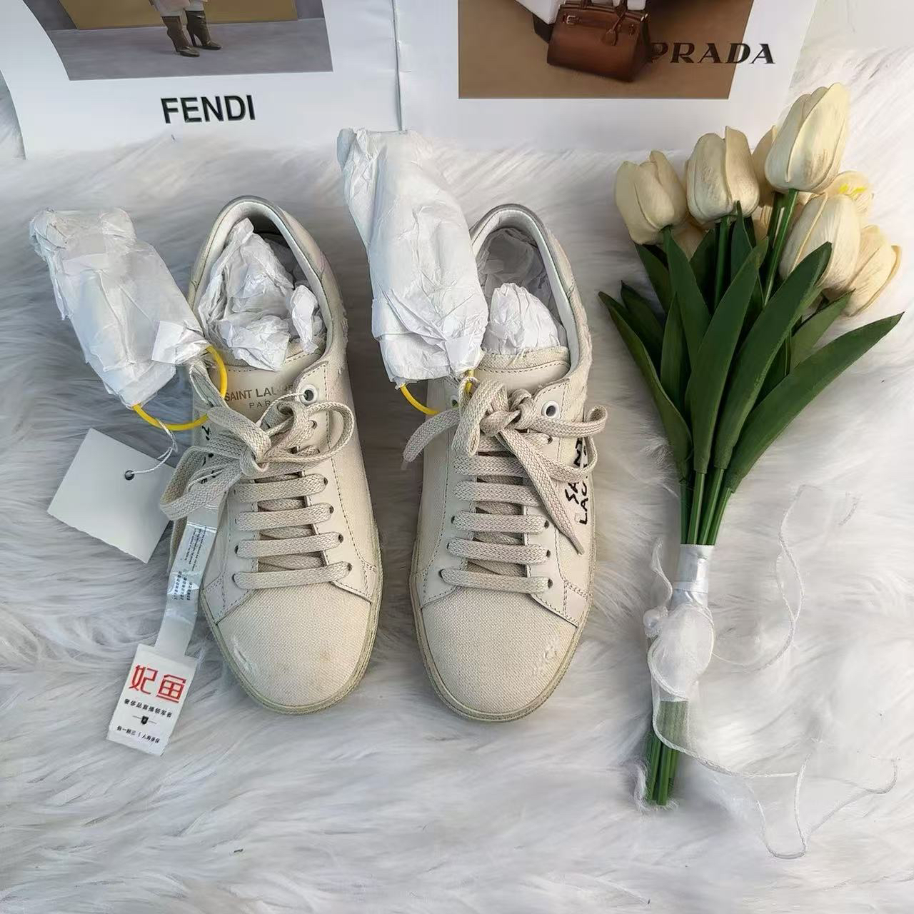 95新 YSL/圣罗兰 圣罗兰 白色帆布休闲鞋35.5码