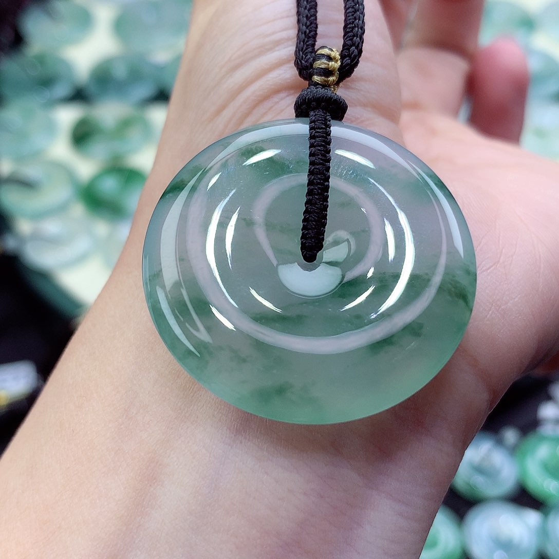 翡翠颈饰未镶嵌吊坠40。尺寸35.5-6.8