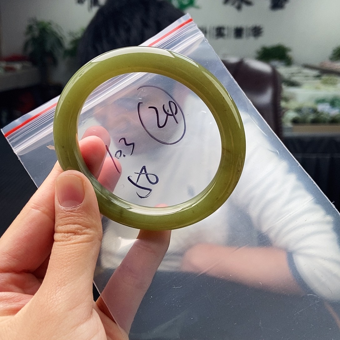 和田玉未镶嵌手镯颜色多样性发拍一发一