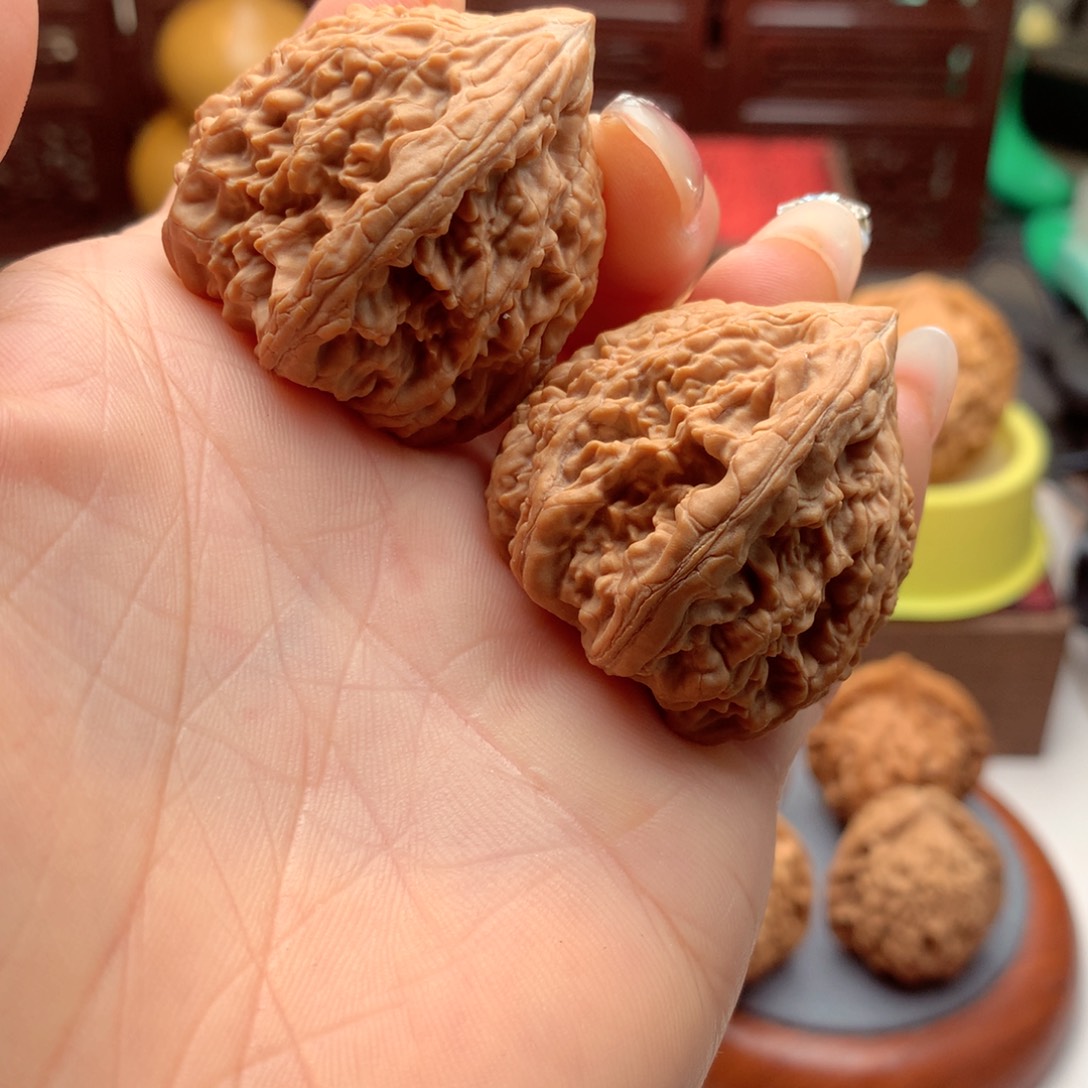 文玩核桃吊坠爱*人金字塔全品。   6号