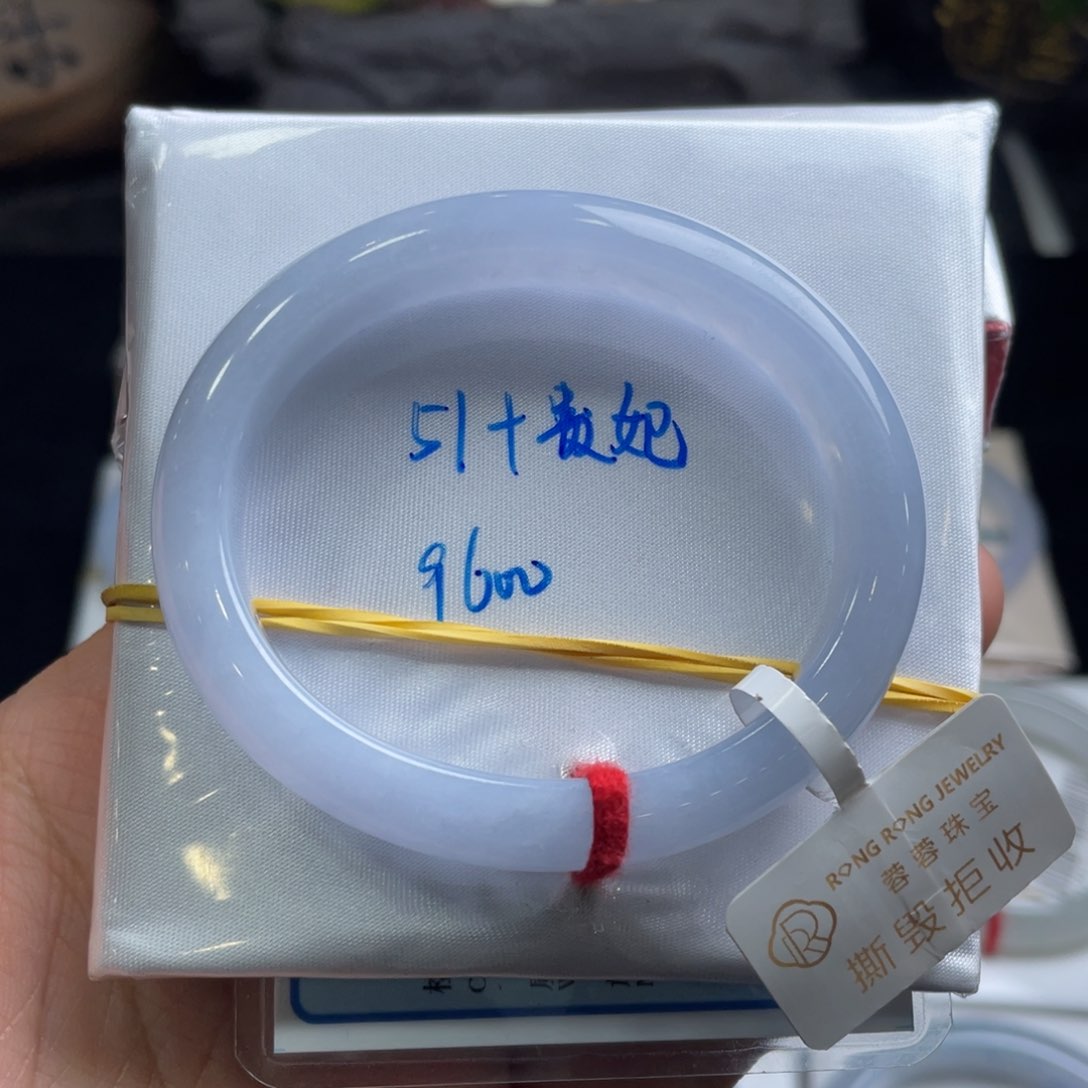 翡翠手镯未镶嵌翡翠手镯