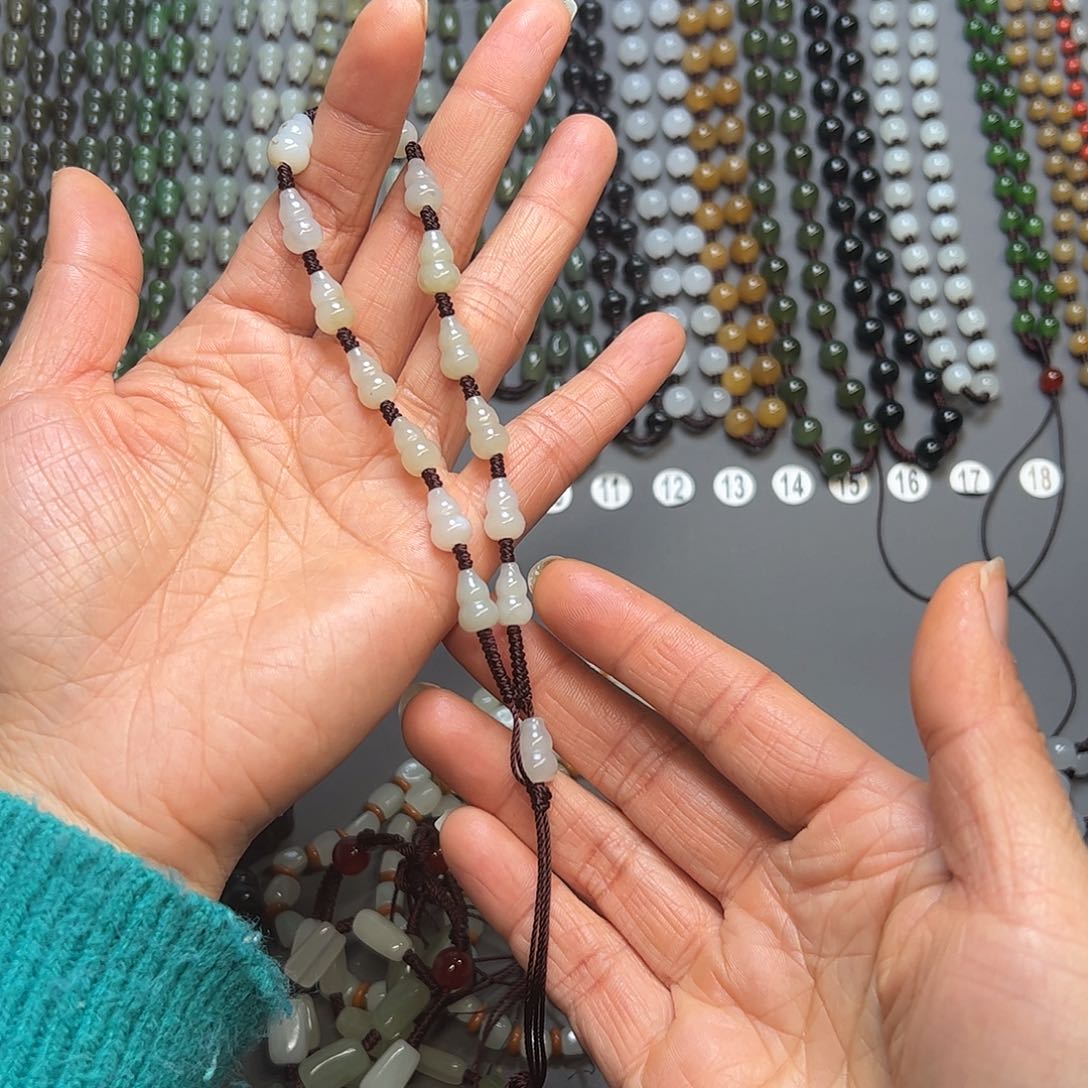 颈饰未镶嵌和田玉吉**意