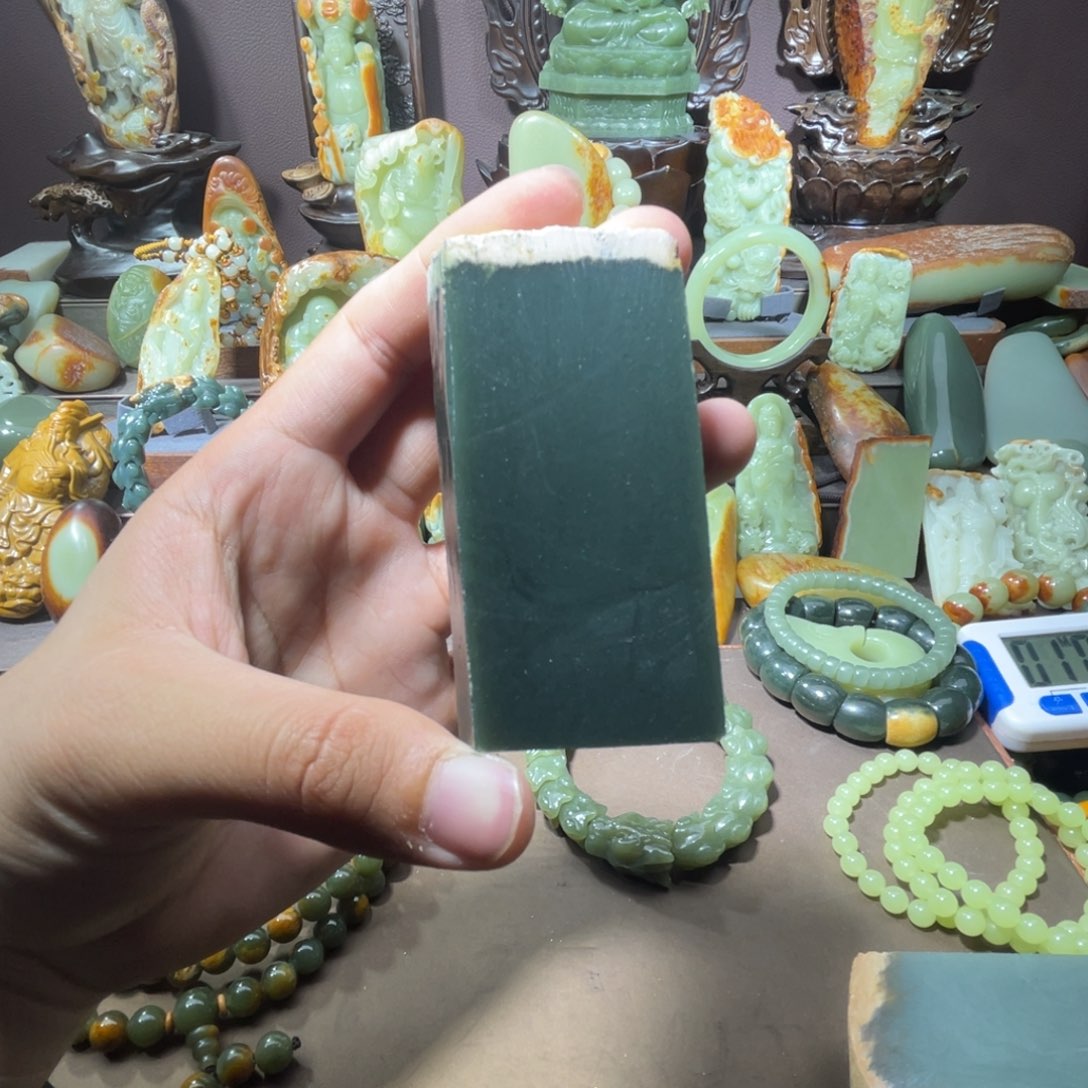 透闪石质玉手把未镶嵌天***牛