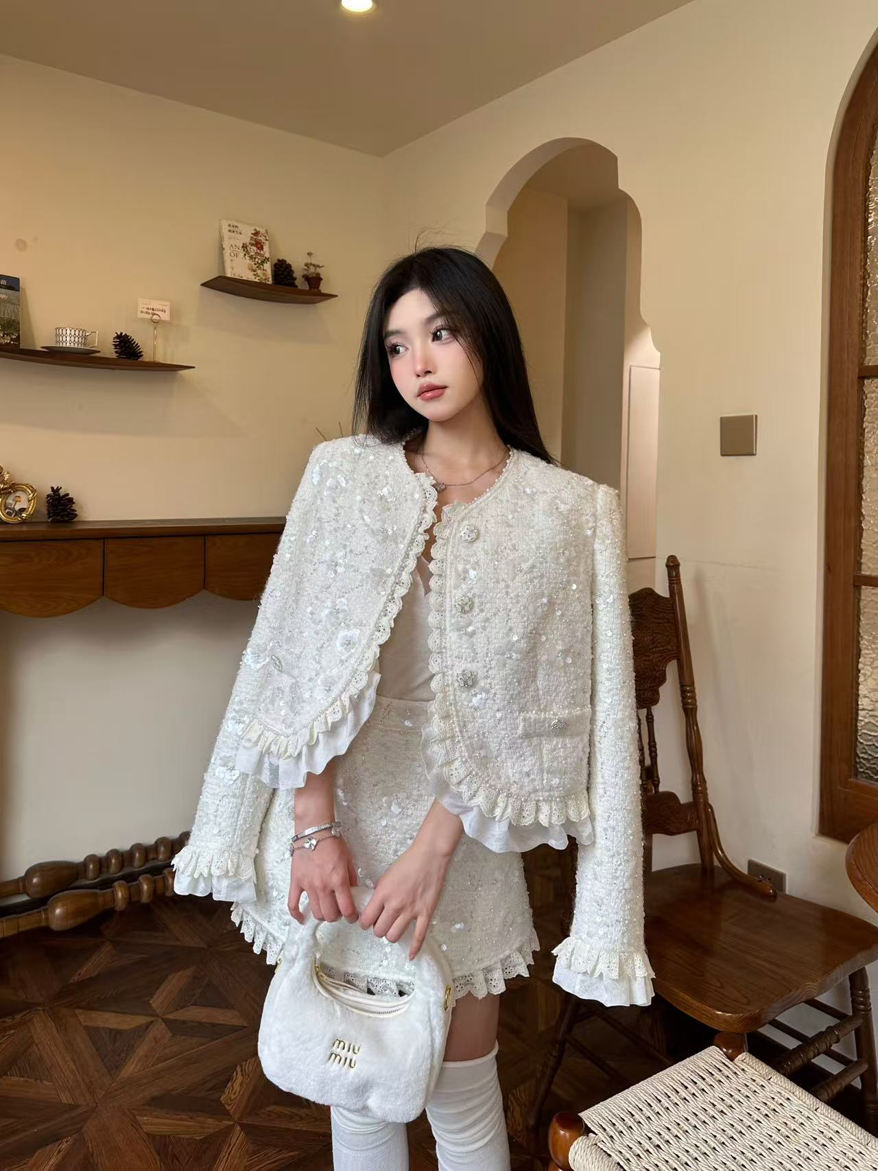 白色珠片重工小香外套