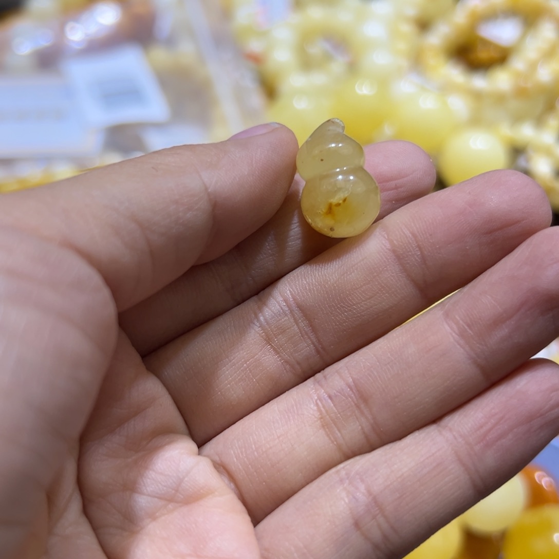 琥珀珠宝奇石未镶嵌