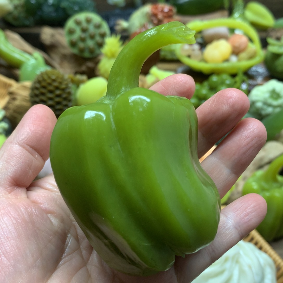 蛇纹石玉手把件未镶嵌