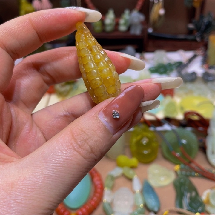 蛇纹石玉颈饰未镶嵌