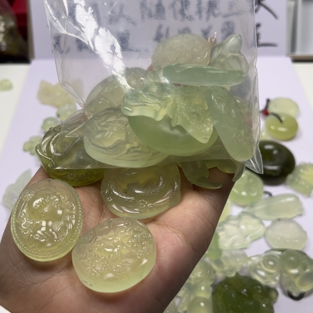泠***上蛇纹石玉未镶嵌岫玉
