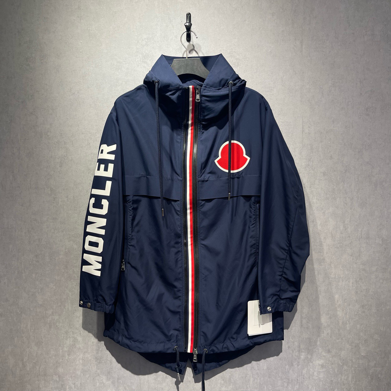 全新未使用 MONCLER 蓝色红标手臂logo中长款外套/2码/DY213315