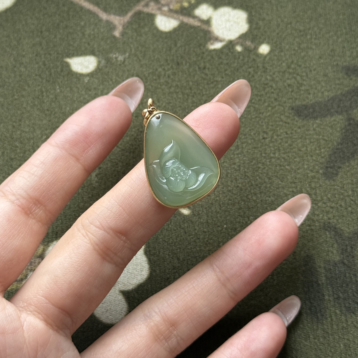 和田玉碧玉粉青金镶荷花吊坠