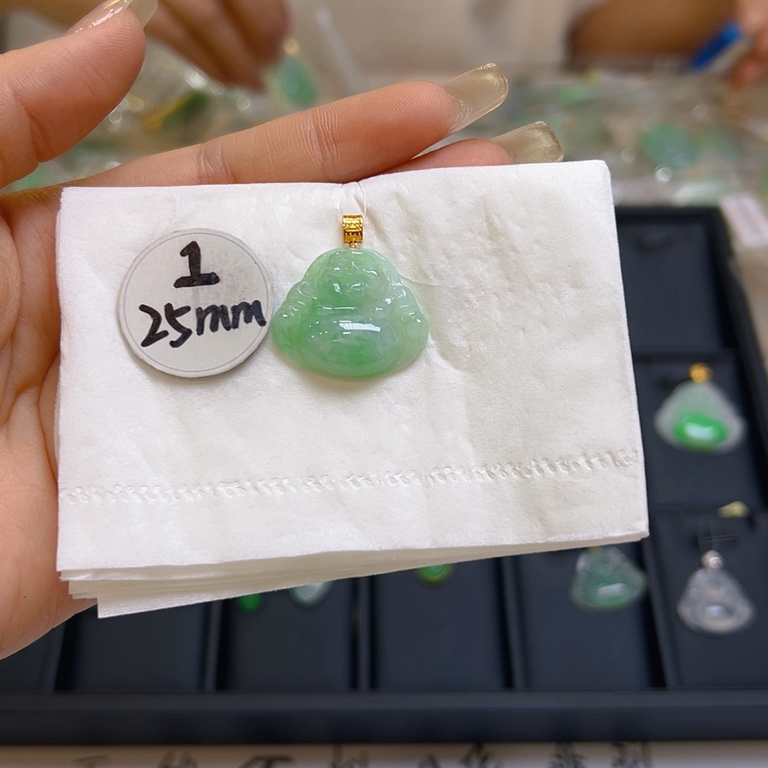 翡翠颈饰18K金镶嵌翡翠