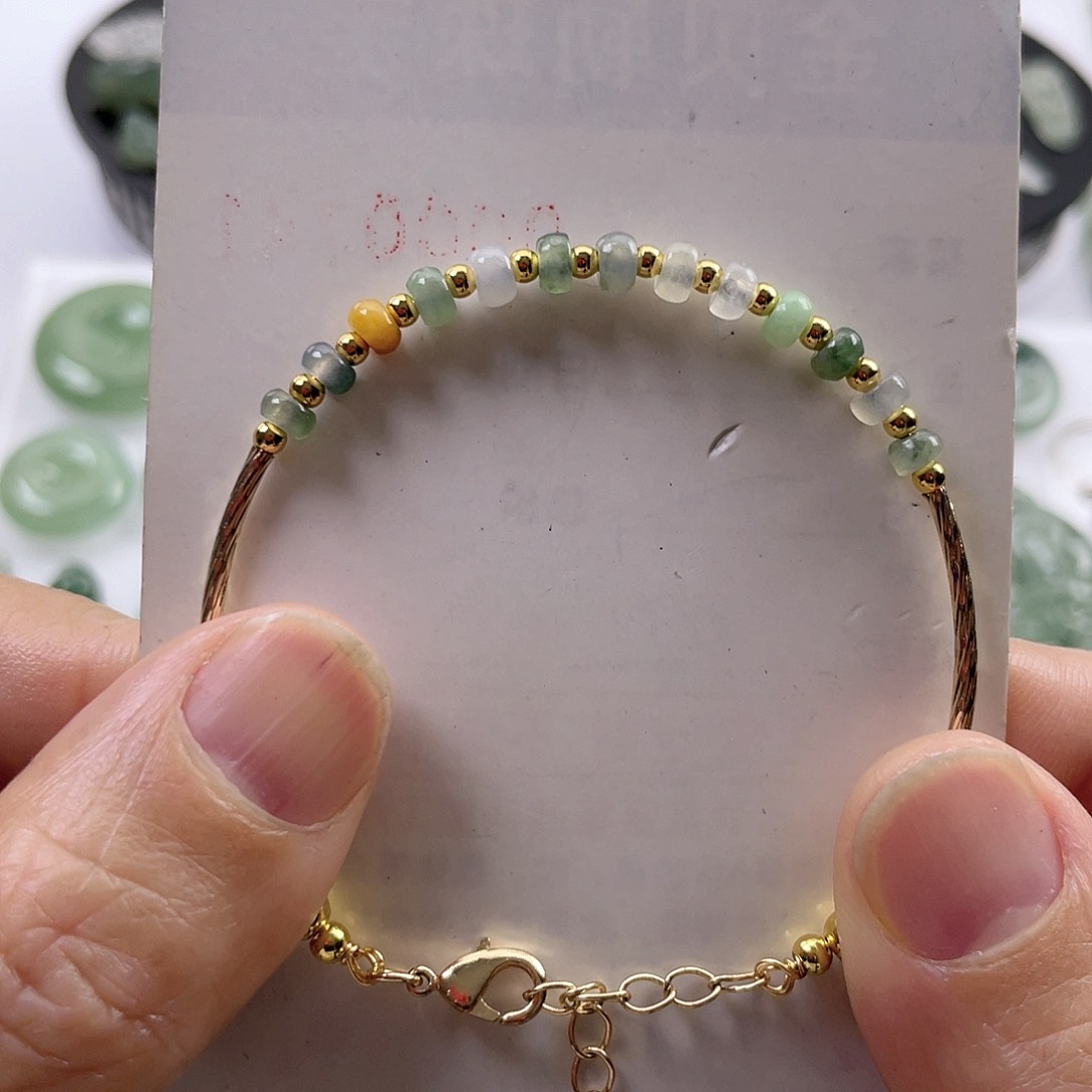 翡翠颈饰未镶嵌手链