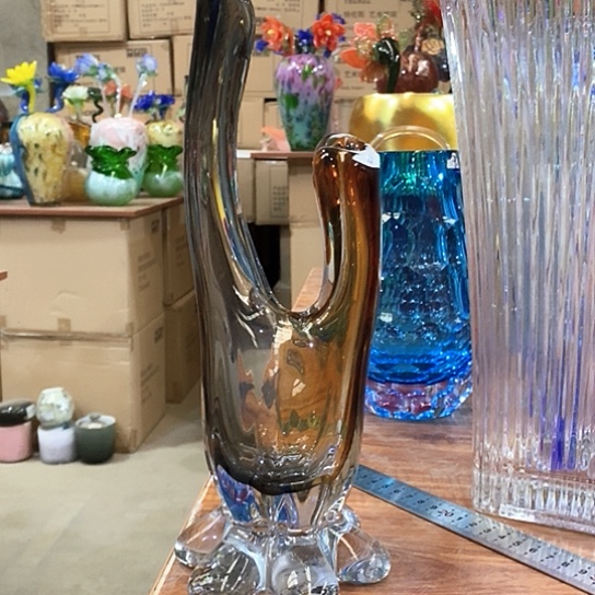 琉璃花瓶高28厘米宽2厘米