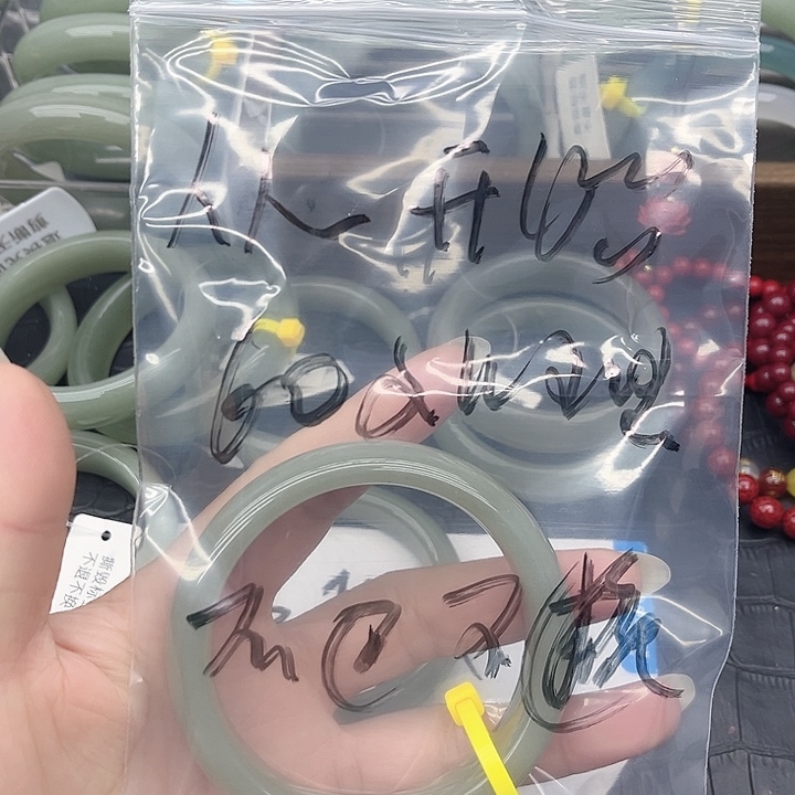 石英质玉未镶嵌手镯
