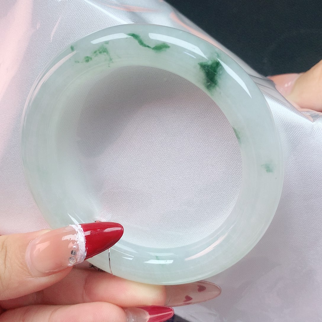 翡翠手镯未镶嵌54圈