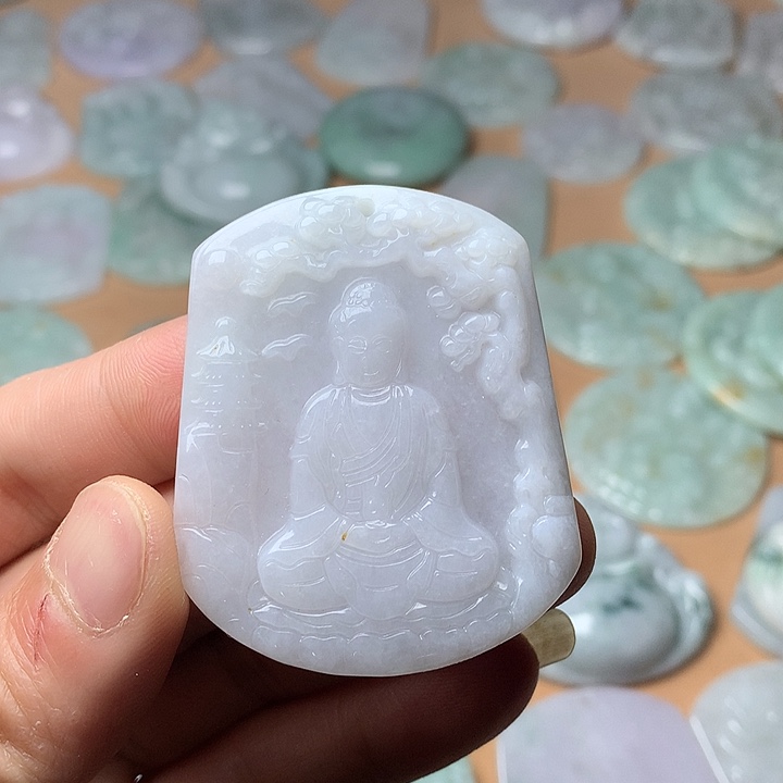 翡翠未镶嵌颈饰大日