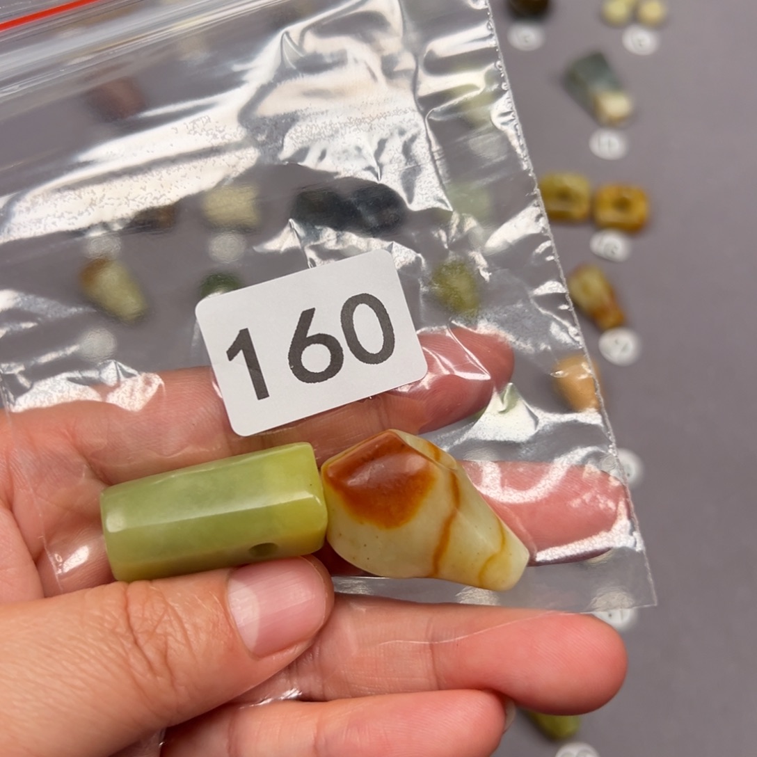 未镶嵌蛇纹石玉颈饰M****g微瑕不退不换