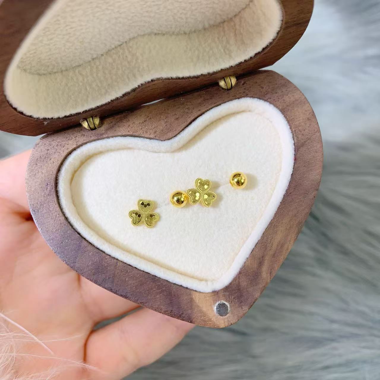 【伟新源】足金999 5G工艺 U型爱心三叶草2.09克