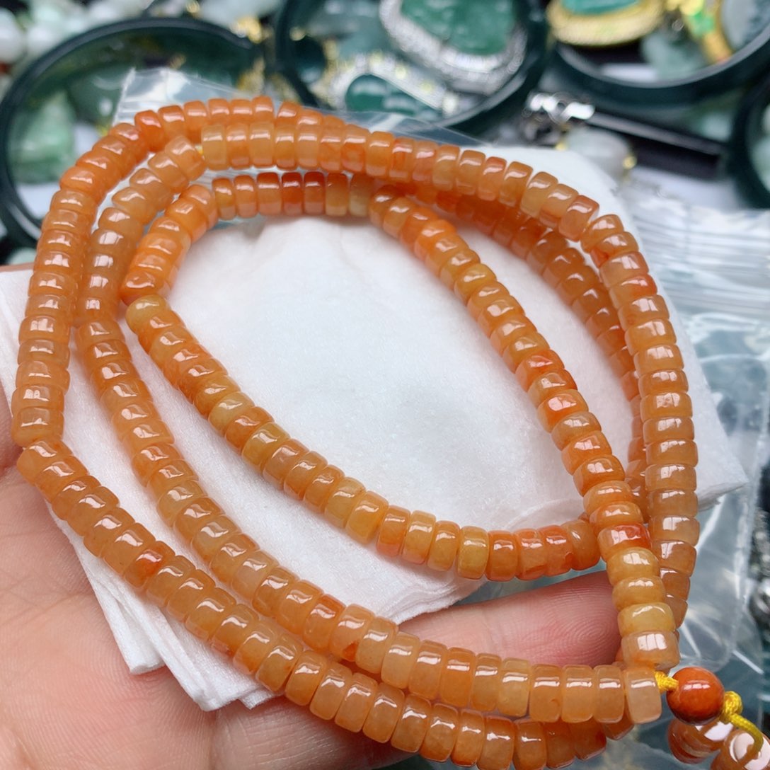 翡翠颈饰未镶嵌老*。翡翠