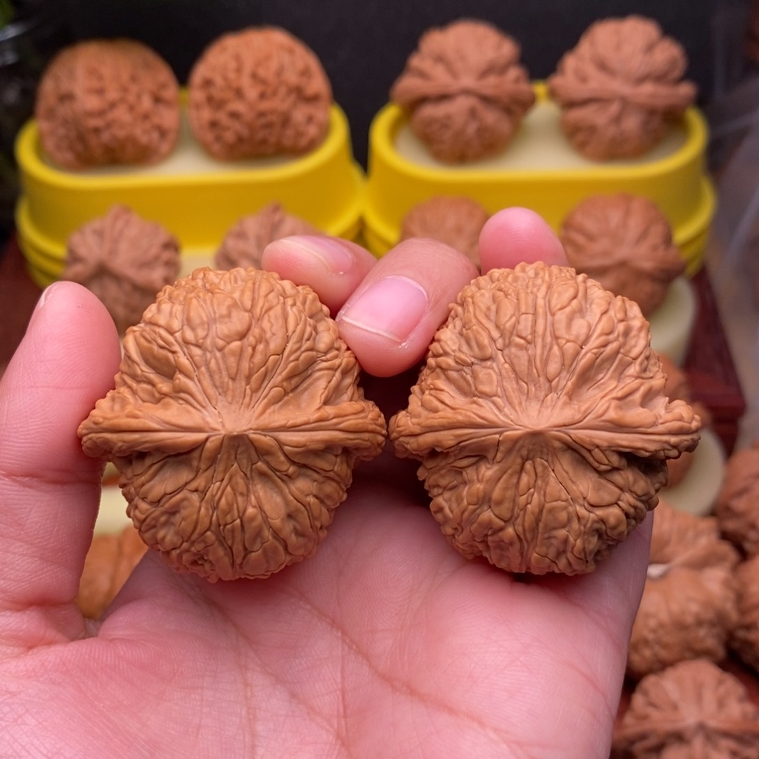 吊坠文玩核桃41“毕业”泥鳅背“大漏”