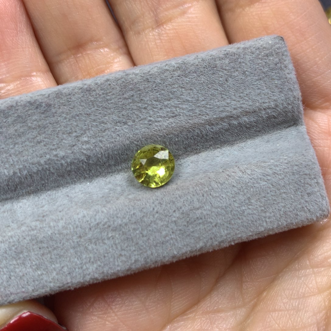 蓝宝石裸石未镶嵌圆6.8黄蓝宝