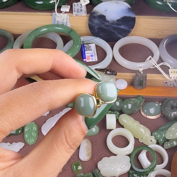 和田玉（糖玉）未镶嵌颈饰