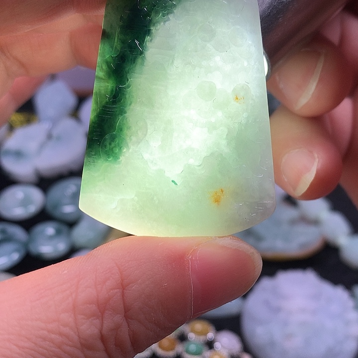 翡翠未镶嵌挂件山水牌