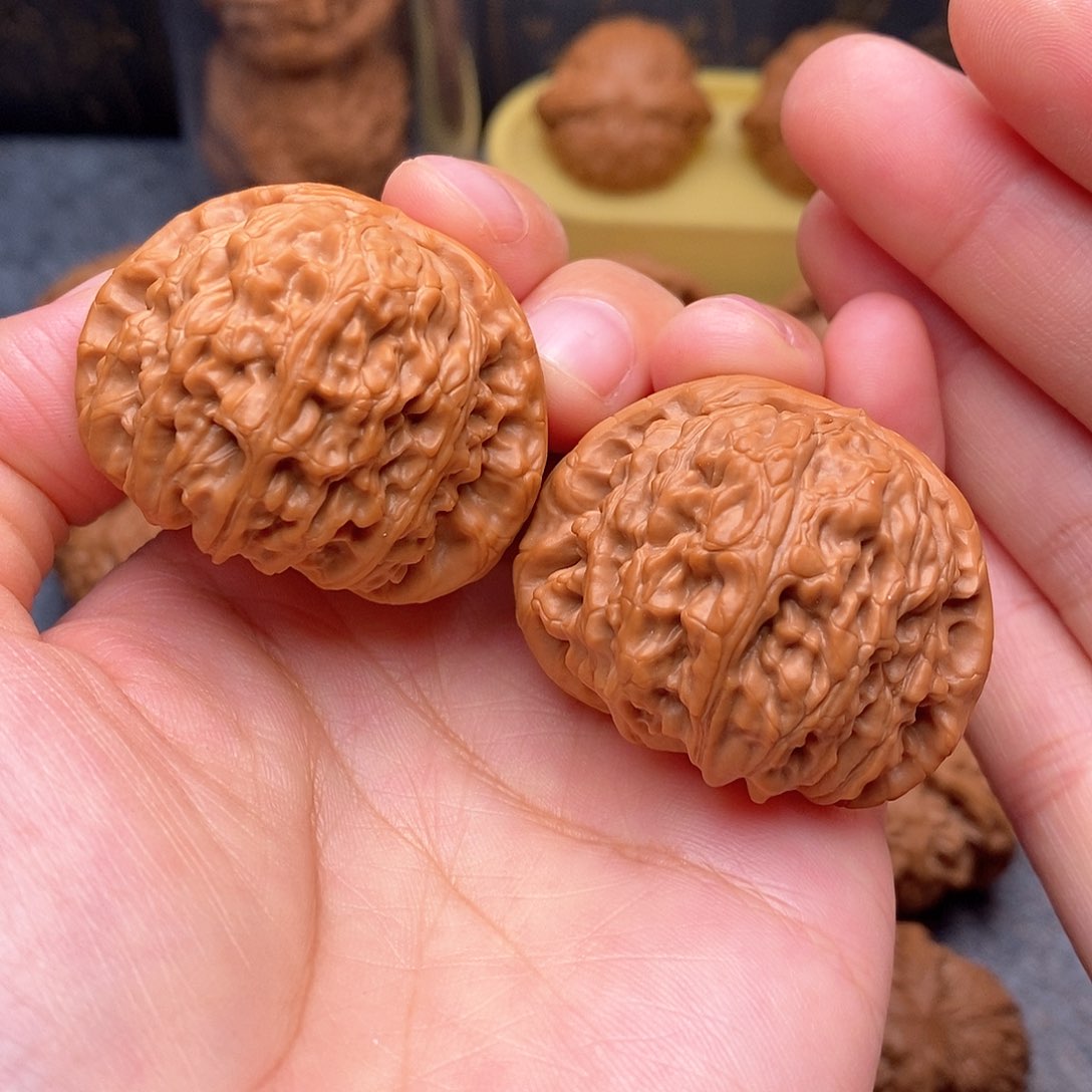 文玩核桃把件球白狮子41尺精品