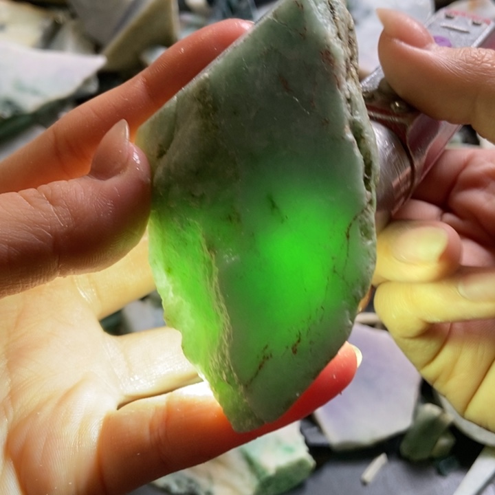 翡翠颈饰未镶嵌天然翡翠