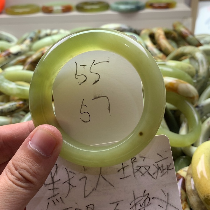 蛇纹石玉未镶嵌手镯