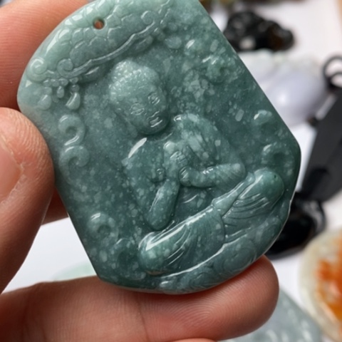 翡翠颈饰未镶嵌翡翠