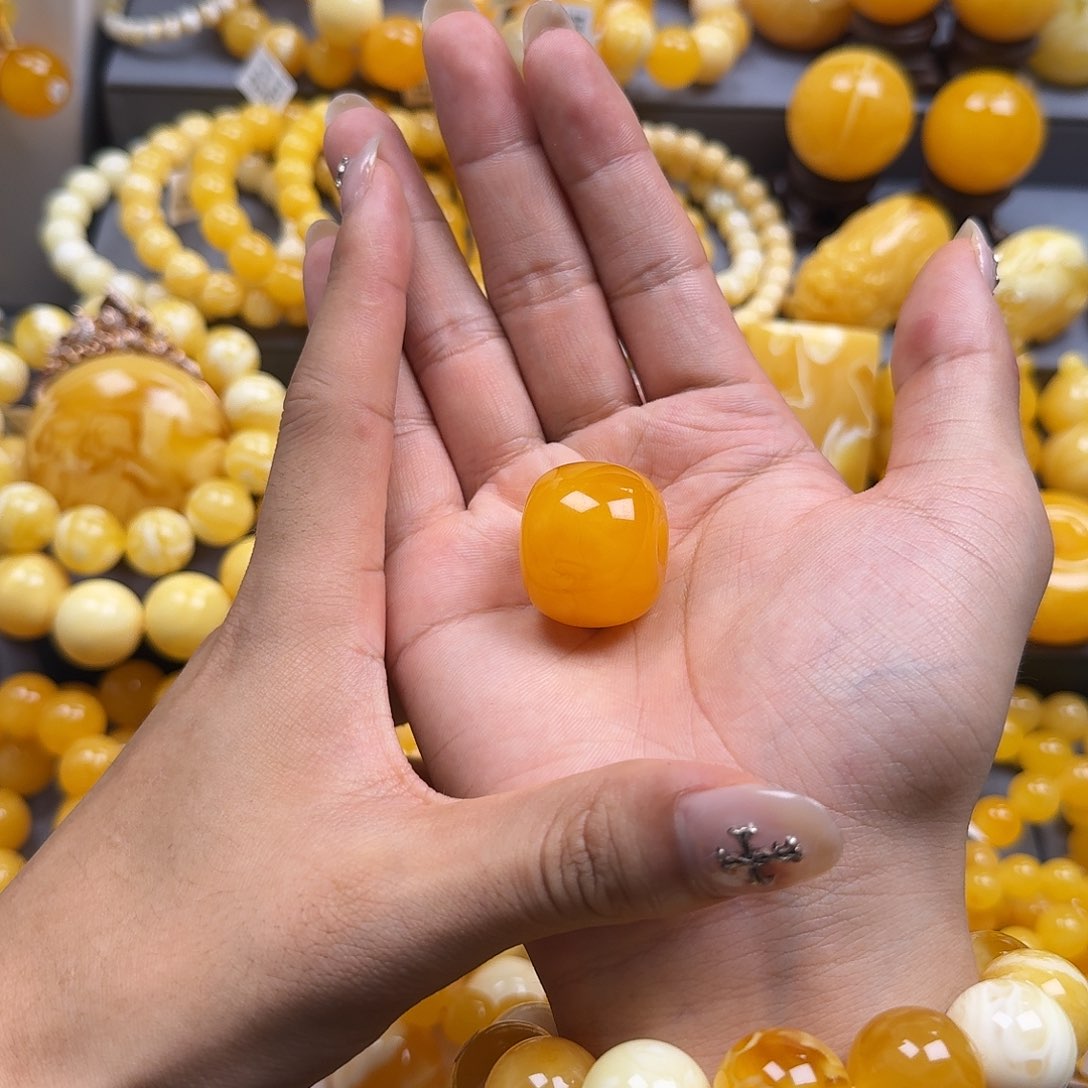 未镶嵌琥珀珠宝奇石墩子