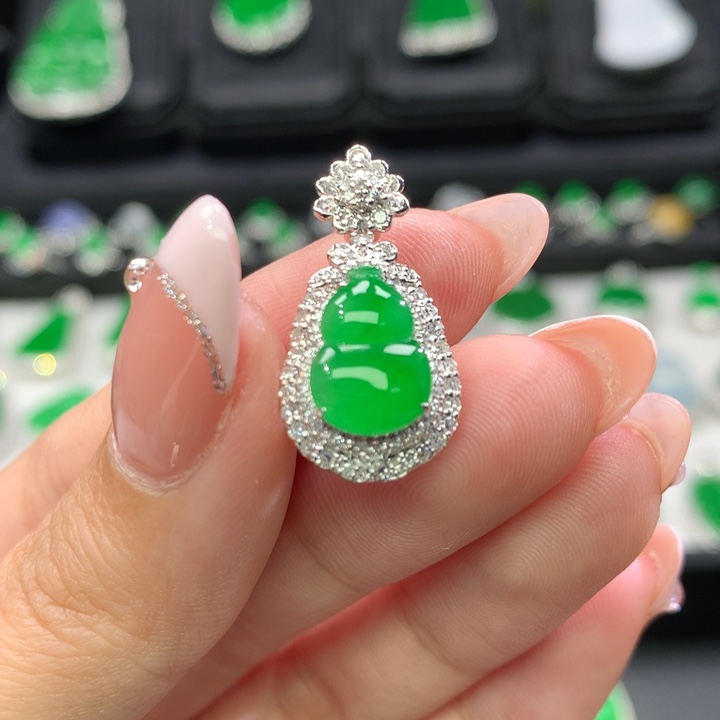 翡翠吊坠(不含链)18K金镶嵌