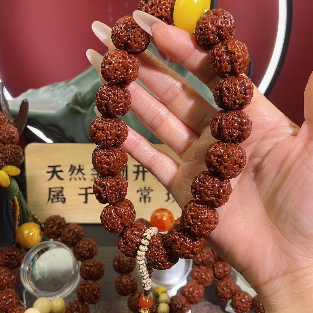 金刚菩提吊坠520手持。             