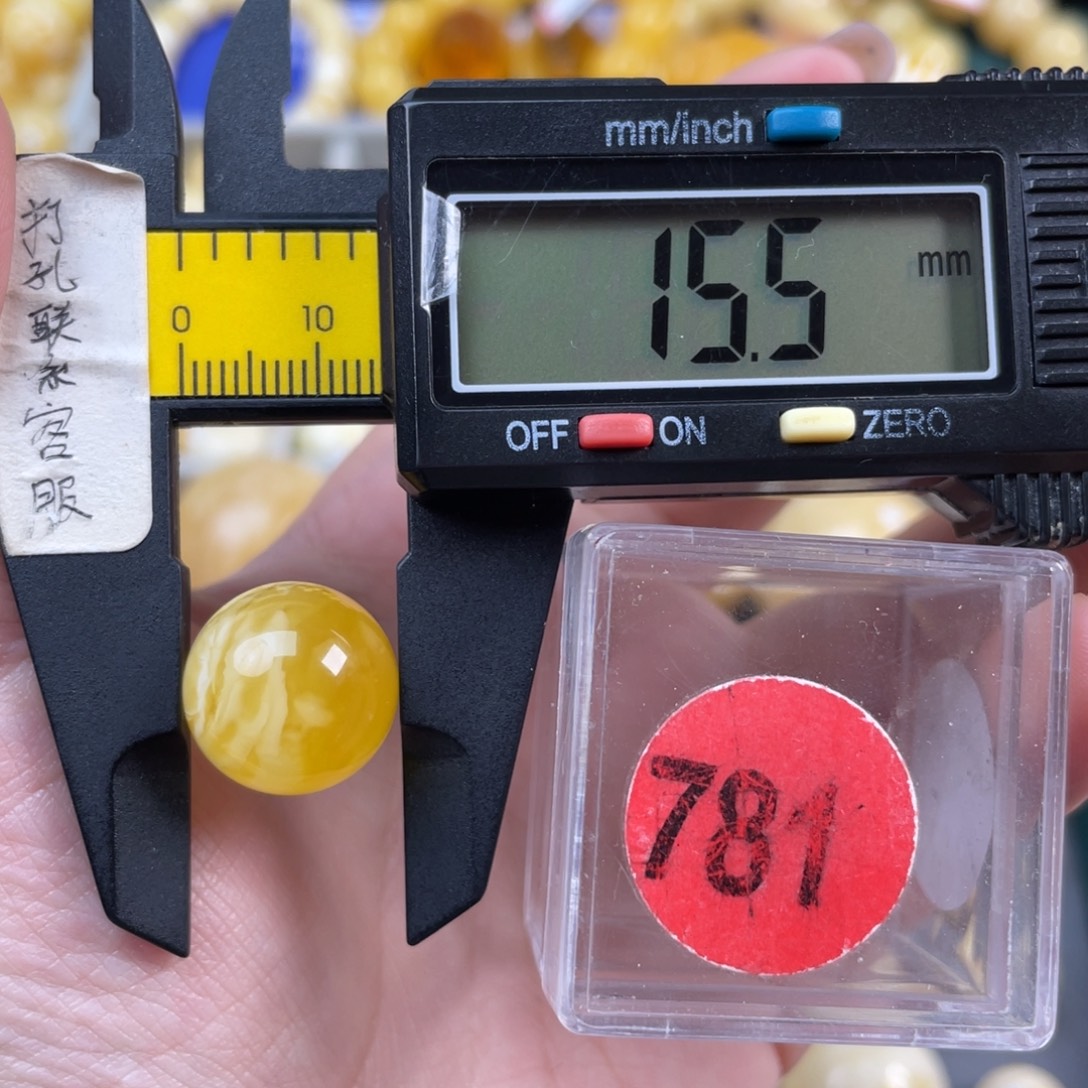 蜜蜡未镶嵌珠宝奇石