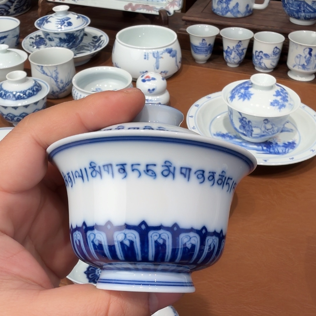 用***8琉璃手工艺品青花瓷器等多种工艺