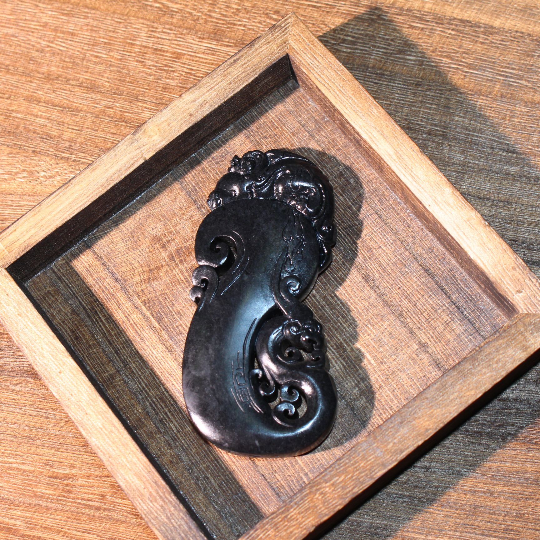 80.8g和田玉墨玉纯手工镂空龙凤牌聚墨