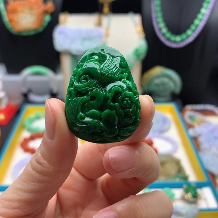 翡翠颈饰未镶嵌翡翠花牌