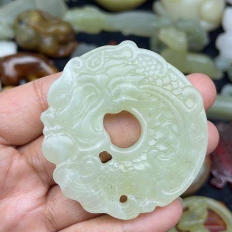 未镶嵌蛇纹石玉颈饰7