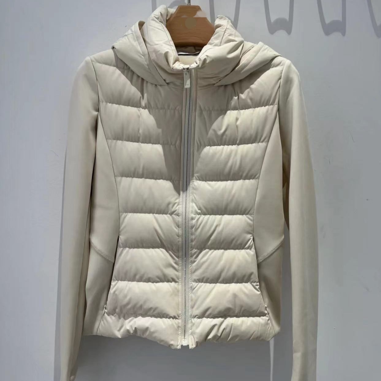 M2025冬装新款羽绒服修身连帽短款轻薄女外套5GA180721