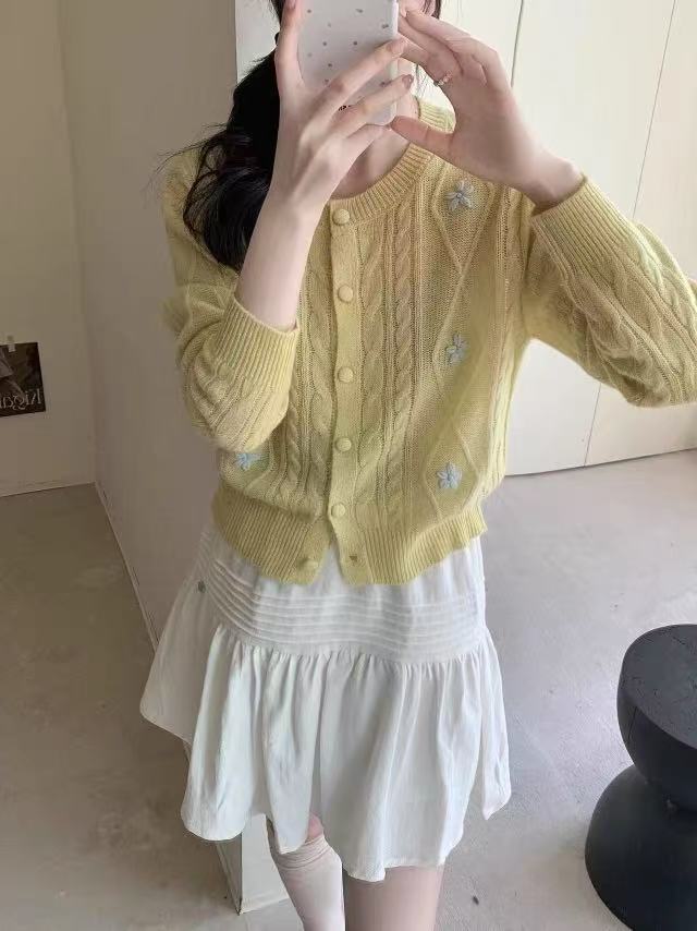 C1七言家 巨软！香草黄手钩花朵包扣开衫2