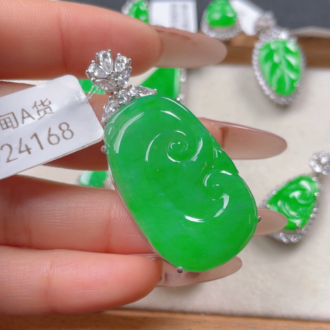 翡翠颈饰银S925镶嵌翡翠